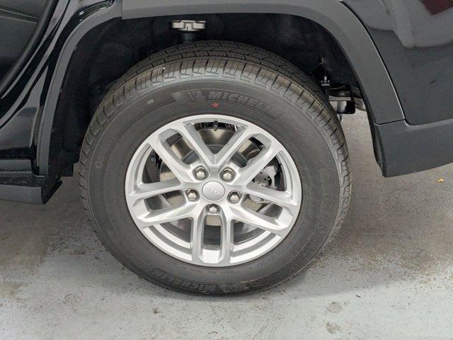 new 2025 Jeep Grand Cherokee car, priced at $37,006