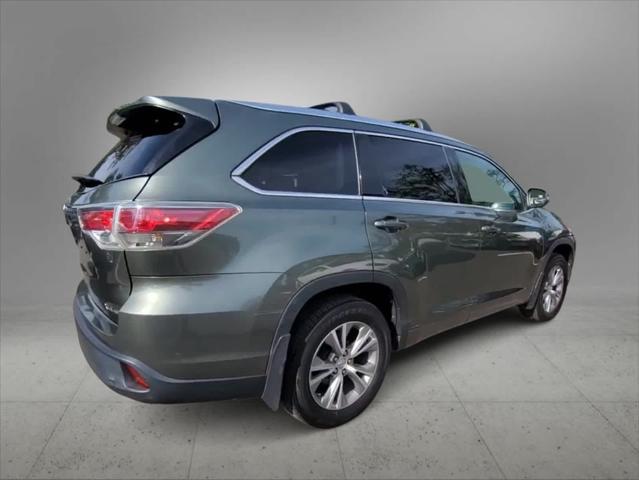 used 2015 Toyota Highlander car, priced at $19,116