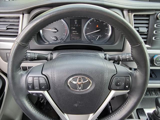 used 2015 Toyota Highlander car, priced at $19,116