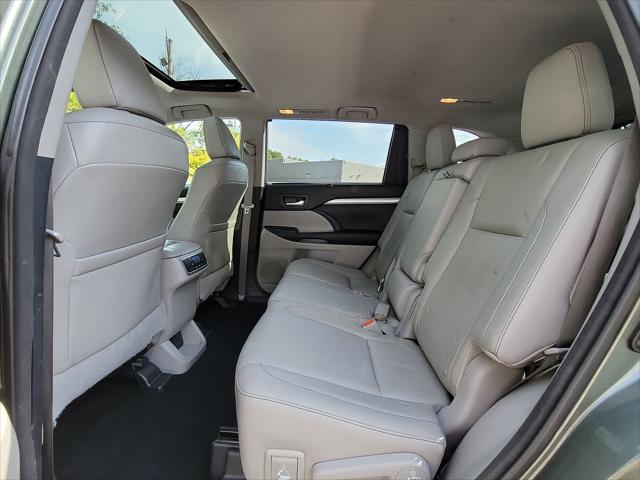 used 2015 Toyota Highlander car, priced at $19,116