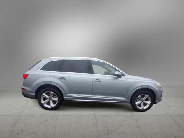 new 2025 Audi Q7 car, priced at $65,270