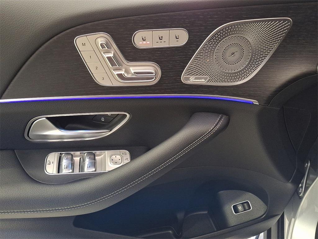 new 2025 Mercedes-Benz GLS 450 car, priced at $95,865
