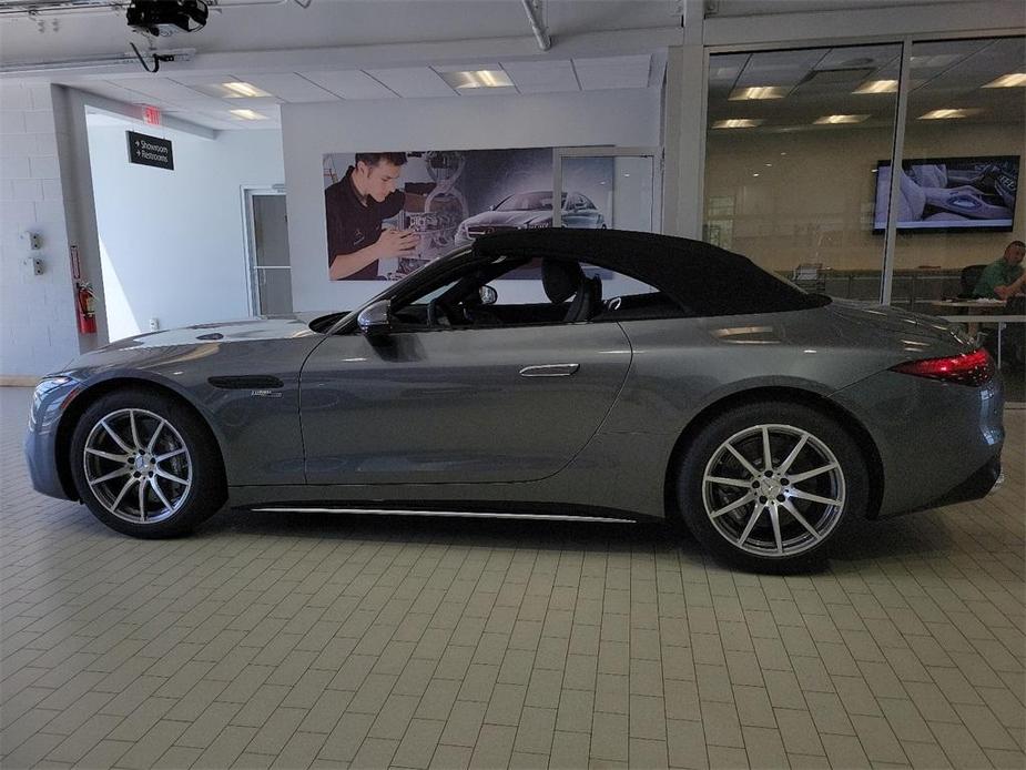 new 2024 Mercedes-Benz AMG SL 43 car, priced at $111,700