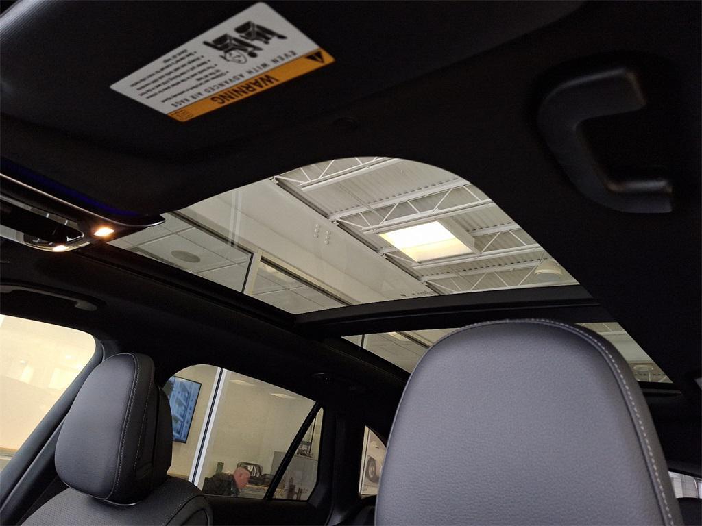 new 2025 Mercedes-Benz GLC 300 car, priced at $62,820