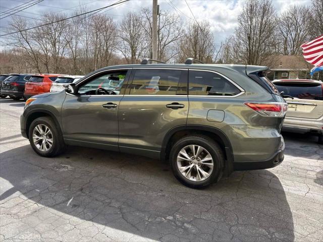 used 2015 Toyota Highlander car, priced at $17,995