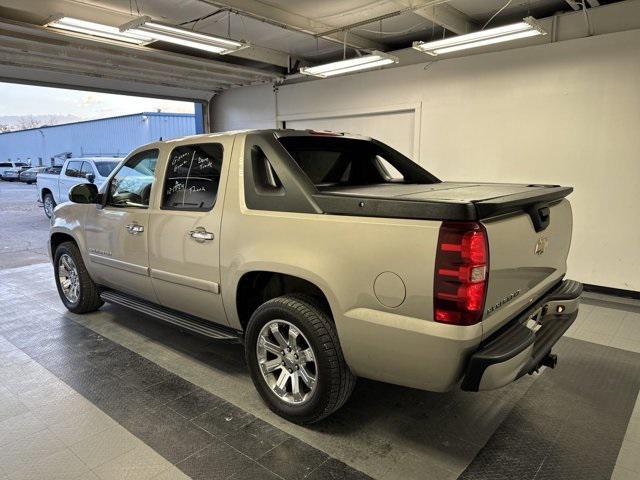 used 2009 Chevrolet Avalanche car, priced at $13,456