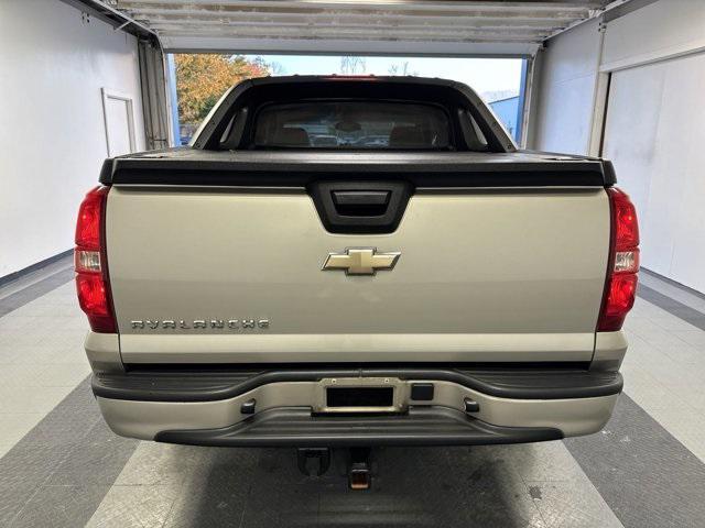 used 2009 Chevrolet Avalanche car, priced at $13,456