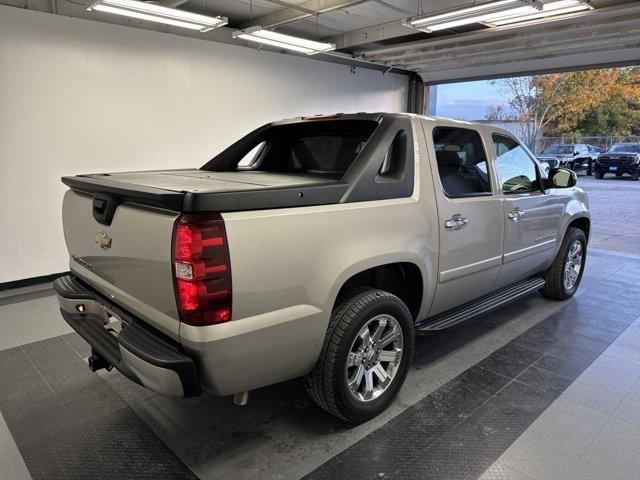 used 2009 Chevrolet Avalanche car, priced at $13,456