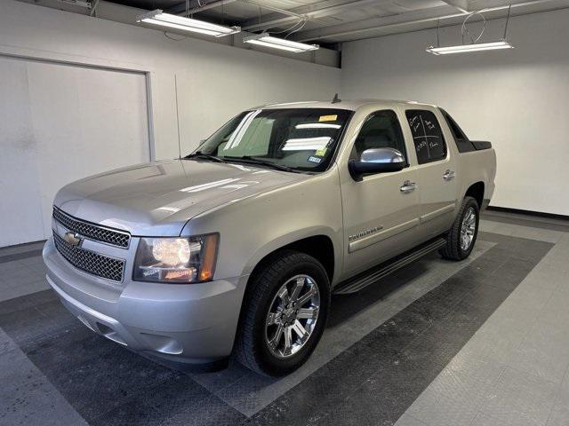 used 2009 Chevrolet Avalanche car, priced at $13,456