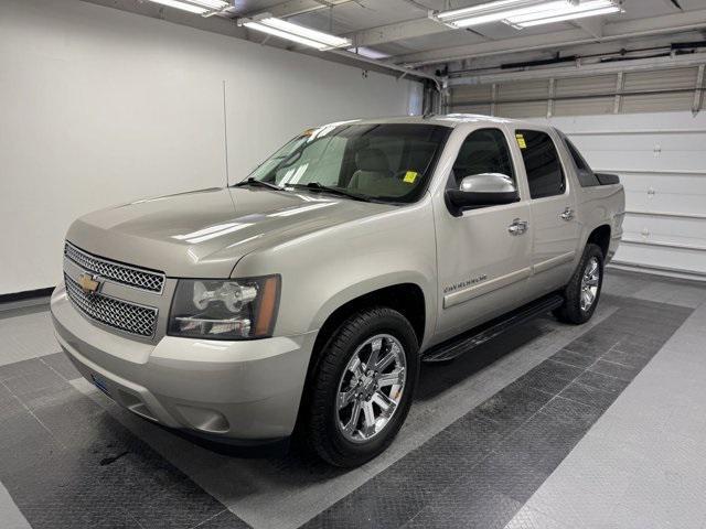 used 2009 Chevrolet Avalanche car, priced at $12,795