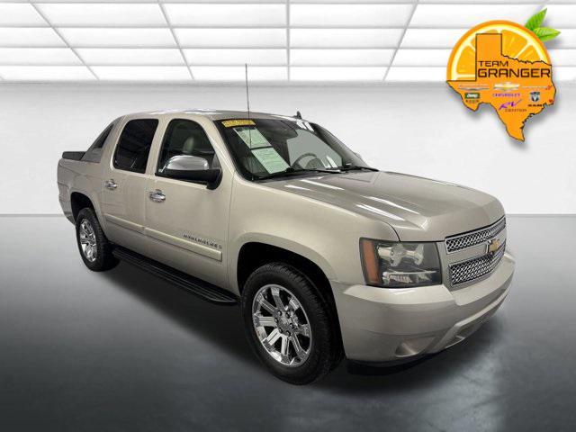 used 2009 Chevrolet Avalanche car, priced at $12,795