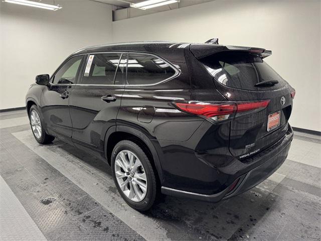 used 2020 Toyota Highlander car, priced at $33,408