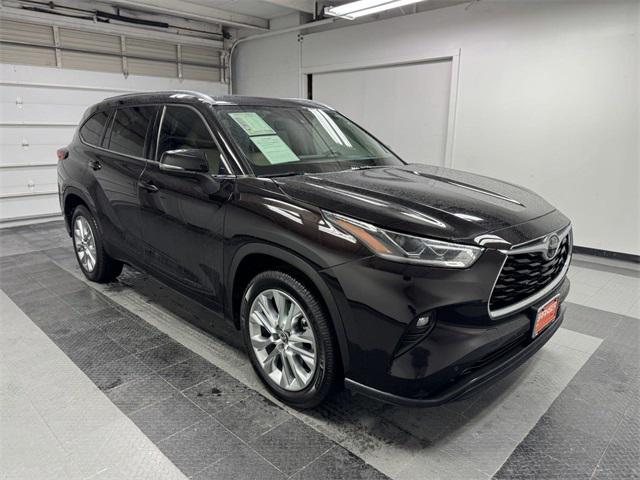 used 2020 Toyota Highlander car, priced at $33,408