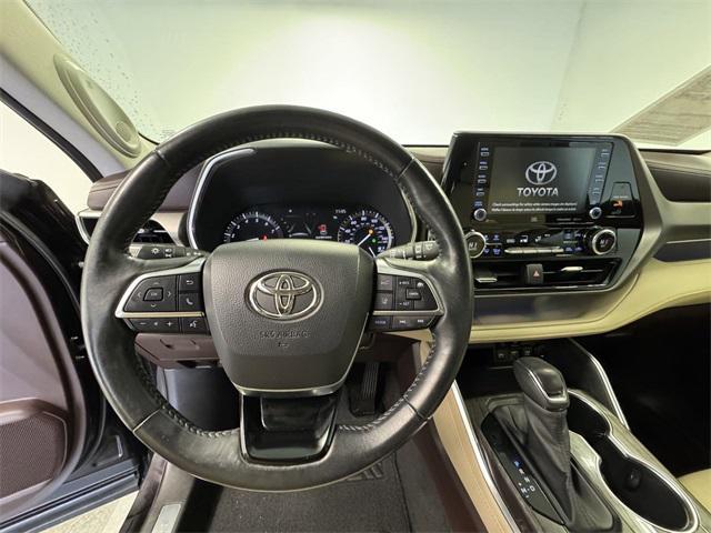 used 2020 Toyota Highlander car, priced at $33,408