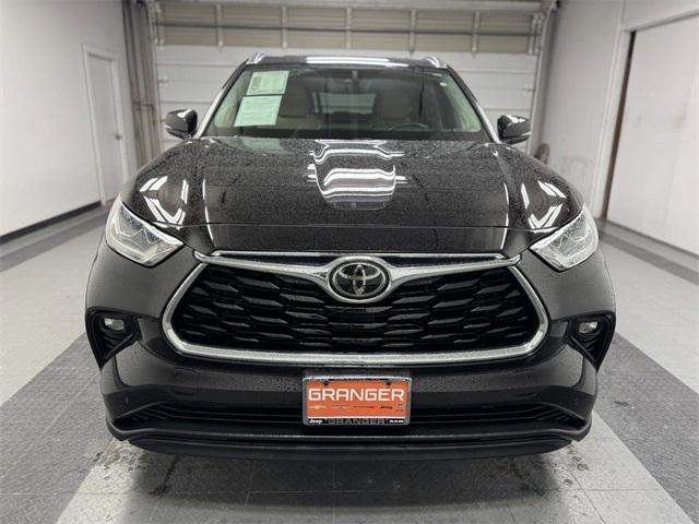 used 2020 Toyota Highlander car, priced at $33,408