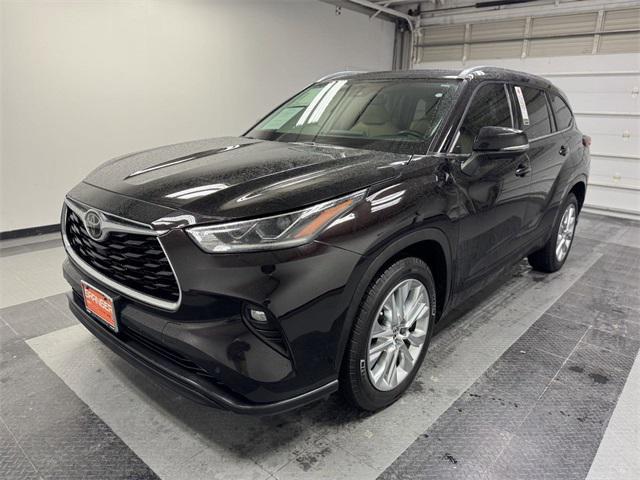 used 2020 Toyota Highlander car, priced at $33,408