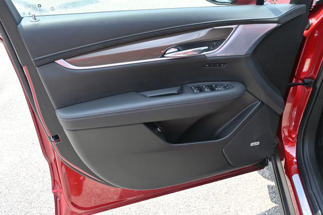 used 2024 Cadillac XT6 car, priced at $61,077