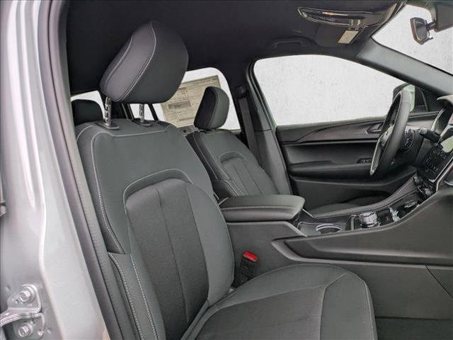 new 2025 Jeep Grand Cherokee car, priced at $32,897