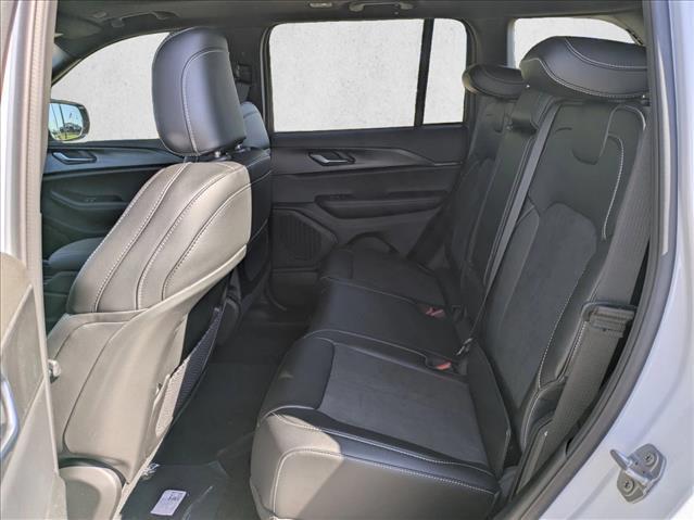 new 2025 Jeep Grand Cherokee car, priced at $40,083