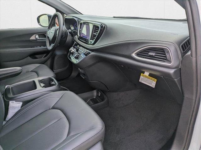 new 2025 Chrysler Pacifica car, priced at $36,741