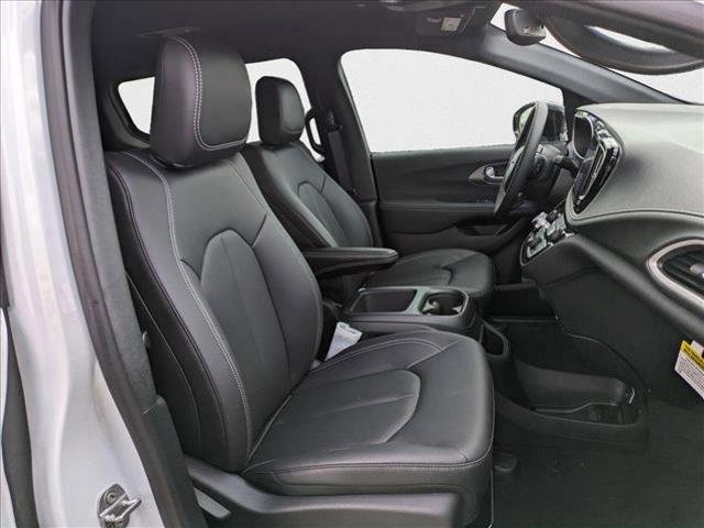 new 2025 Chrysler Pacifica car, priced at $36,741
