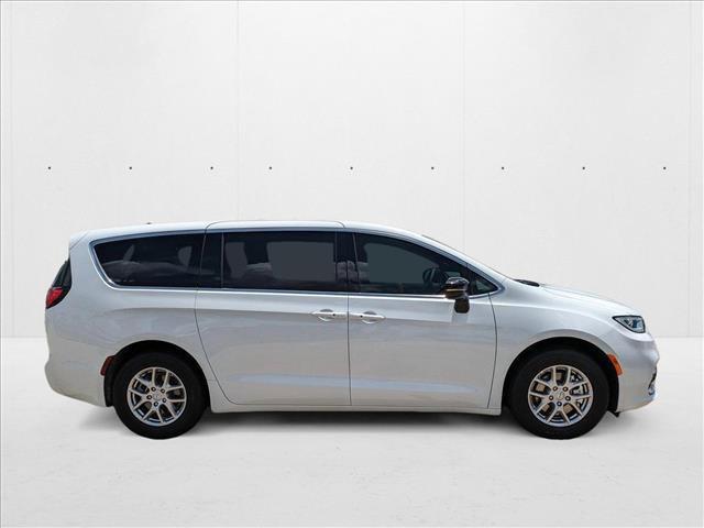 new 2025 Chrysler Pacifica car, priced at $36,741