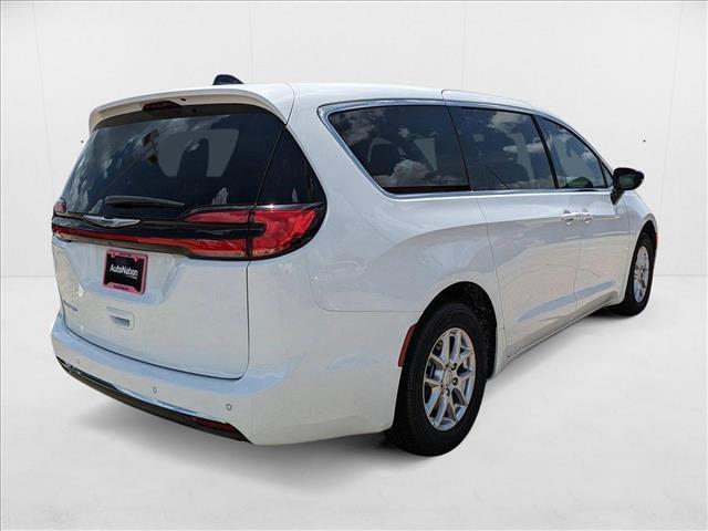 new 2025 Chrysler Pacifica car, priced at $36,741