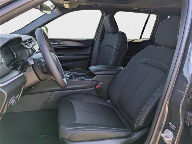 new 2025 Jeep Grand Cherokee car, priced at $33,484