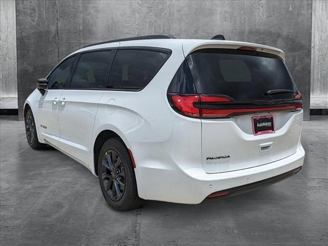 new 2025 Chrysler Pacifica car, priced at $39,991