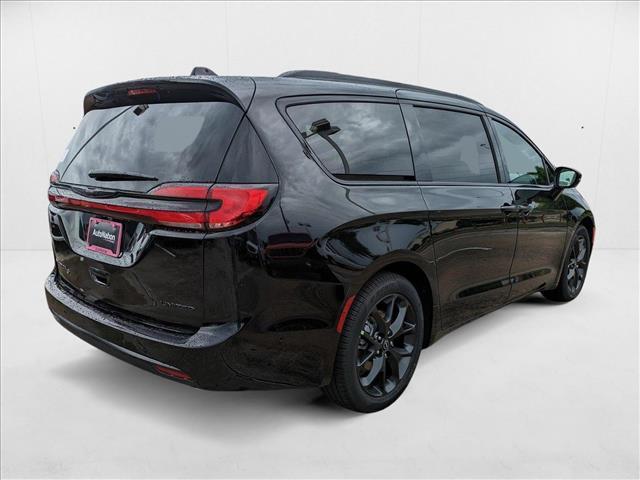 new 2025 Chrysler Pacifica car, priced at $43,741