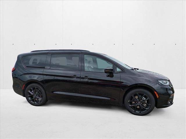 new 2025 Chrysler Pacifica car, priced at $43,741