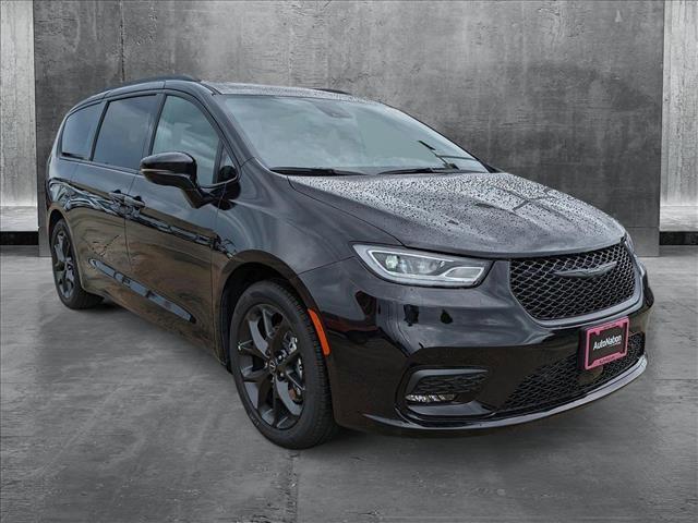 new 2025 Chrysler Pacifica car, priced at $52,845