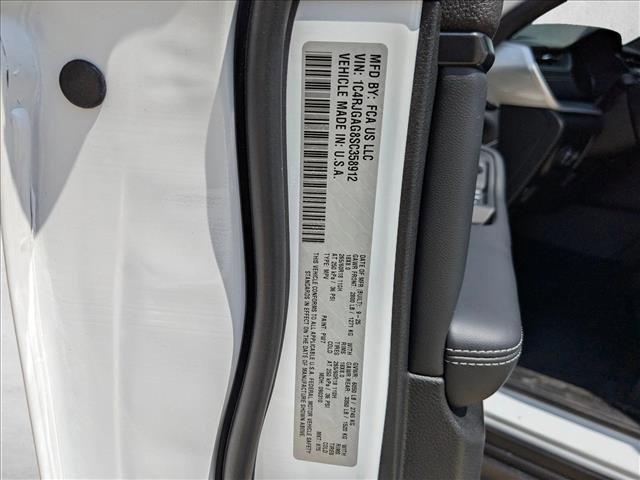 new 2025 Jeep Grand Cherokee car, priced at $37,317