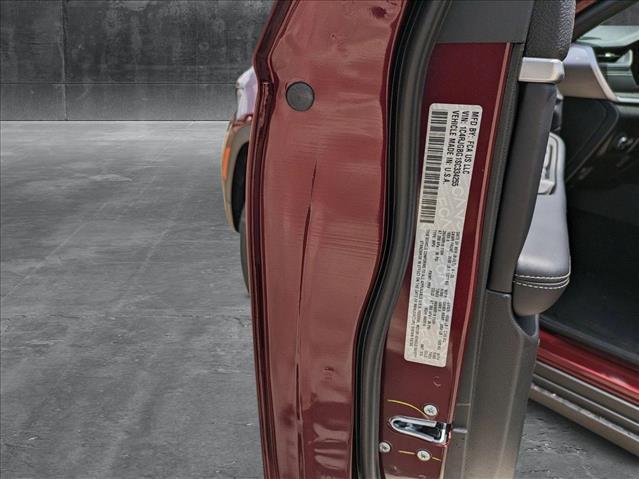 new 2025 Jeep Grand Cherokee car, priced at $39,991