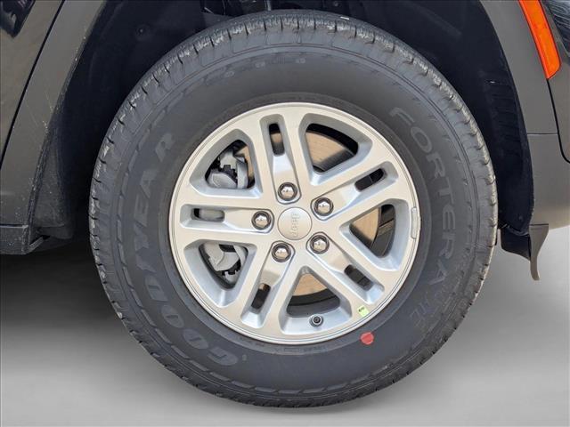 new 2025 Jeep Grand Cherokee car, priced at $33,741