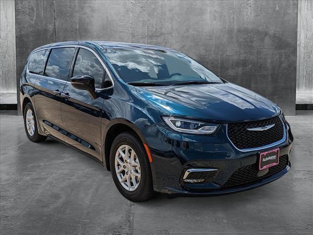 new 2025 Chrysler Pacifica car, priced at $39,991