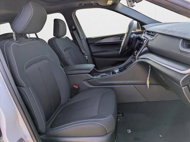 new 2025 Jeep Grand Cherokee car, priced at $33,429