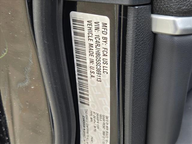 new 2025 Jeep Grand Cherokee car, priced at $45,741