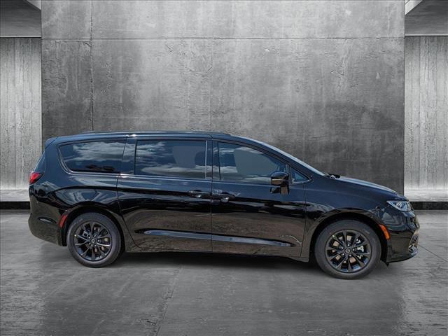 new 2025 Chrysler Pacifica car, priced at $39,991