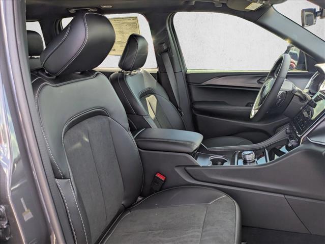 new 2025 Jeep Grand Cherokee car, priced at $38,835