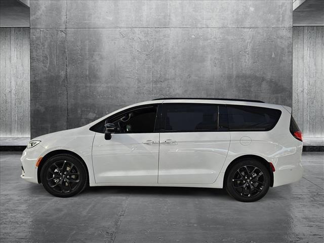 new 2024 Chrysler Pacifica car, priced at $40,991