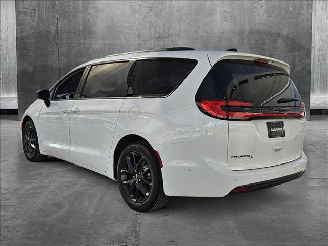 new 2024 Chrysler Pacifica car, priced at $40,991