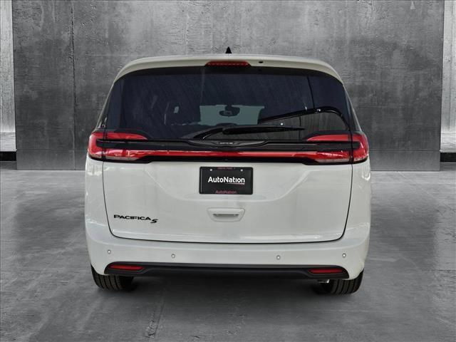 new 2024 Chrysler Pacifica car, priced at $40,991