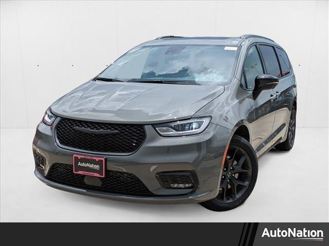 new 2025 Chrysler Pacifica car, priced at $45,741