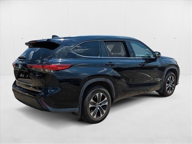used 2020 Toyota Highlander car, priced at $24,998