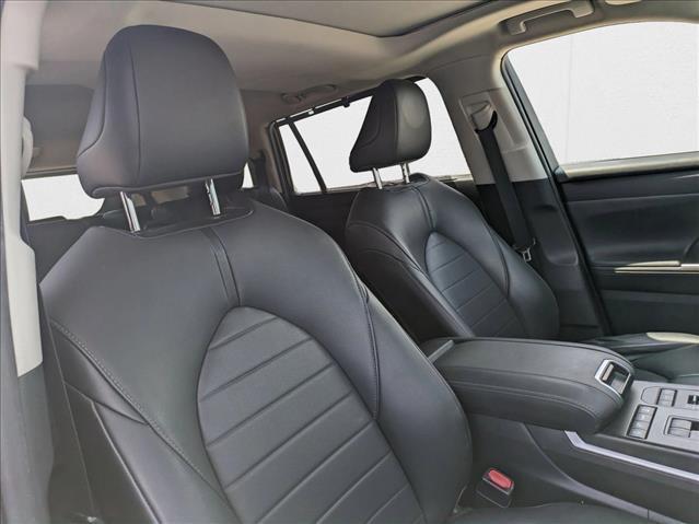 used 2020 Toyota Highlander car, priced at $24,998