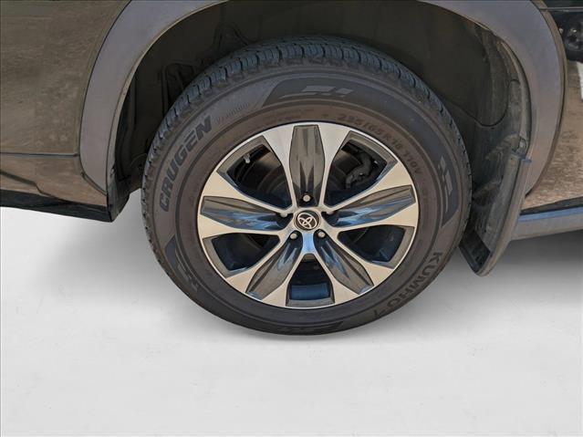 used 2020 Toyota Highlander car, priced at $24,998