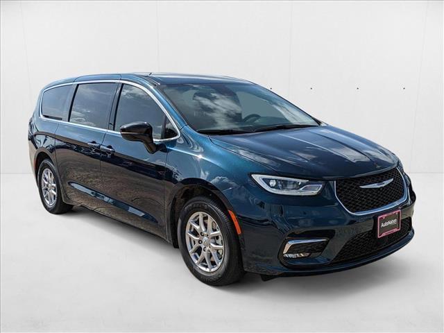 new 2025 Chrysler Pacifica car, priced at $37,741