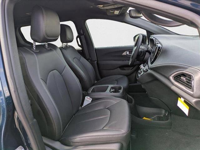 new 2025 Chrysler Pacifica car, priced at $37,741