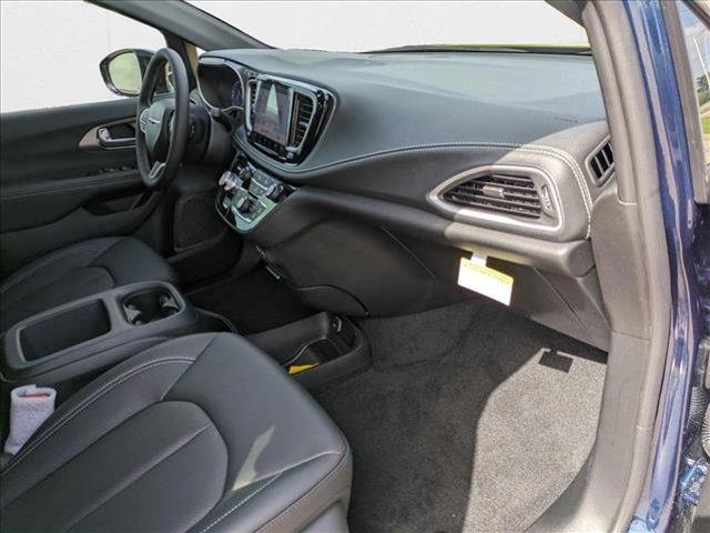 new 2025 Chrysler Pacifica car, priced at $37,741